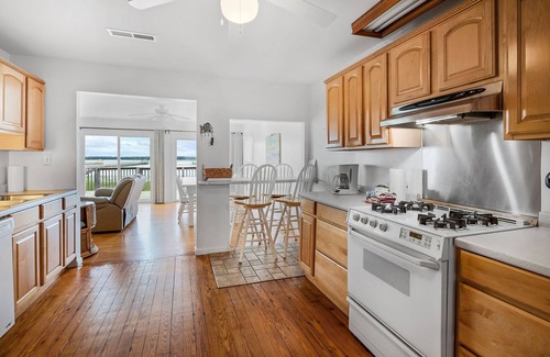 Folly Beach House | River Views, Endless Sunsets, 15th Block - Deep Water Dock perfect for Crabbing, Fishing!