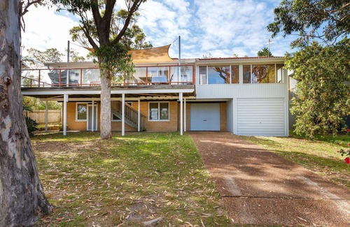 Hawks Nest House | River Views - Pet Friendly