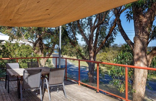 Hawks Nest House | River Views - Pet Friendly