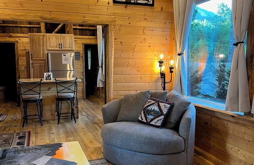 Ashford Cabin | River Vista Cabin with Mountain Views