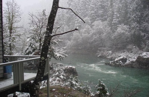 Roseburg House | River Vista Homes: Perfect for Fishing, Swimming, and Relaxing by the Water