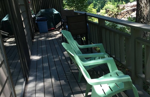 Roseburg House | River Vista Homes: Enjoy Swimming, Fishing, and Relaxation in Nature's Beauty