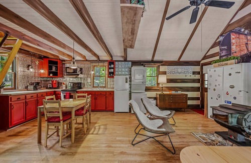 Great Cacapon Cabin | River Walk Cottage - Hot Tub | Pets | Fire Pit | Grill |River Access