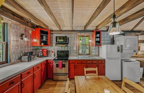Great Cacapon Cabin | River Walk Cottage - Hot Tub | Pets | Fire Pit | Grill |River Access
