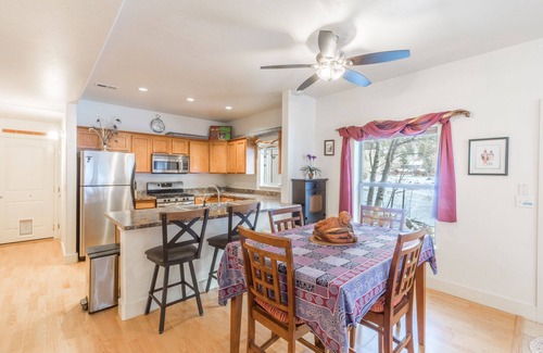 Ouray Condo | River Walk Haven- Easy Walk to Downtown- Bright & Airy Rooms-Great Reviews!