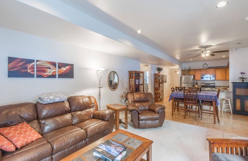 Ouray Condo | River Walk Haven- Easy Walk to Downtown- Bright & Airy Rooms-Great Reviews!