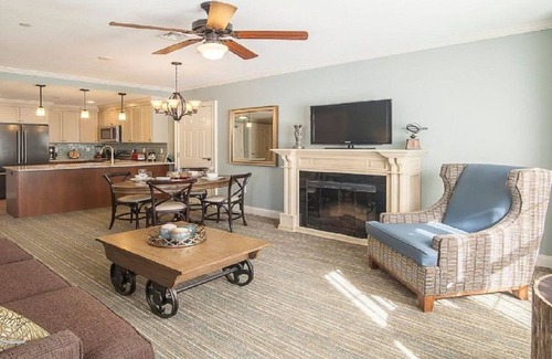 Lincoln Resort | River Walk Resort One bedroom Suite w/balcony & mount view from 5th floor VIP.