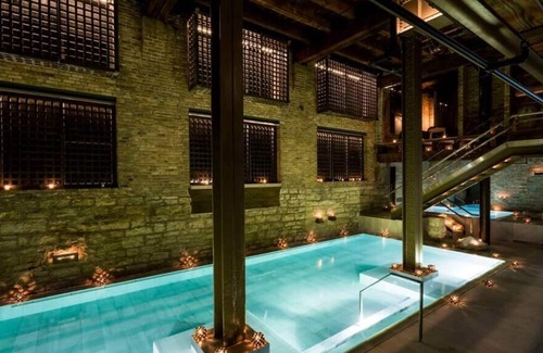 River West House | River West City Style: 360 Views on Roof Deck & Free Parking