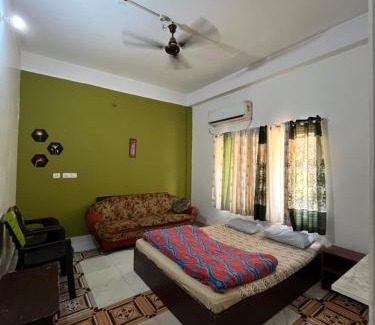 Sualkuchi House | Riverbank Guesthouse with Restaurant & self cooking facility