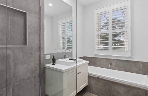 Ocean Grove Apartment | Riverbank I Luxury Villa close to Beach & River