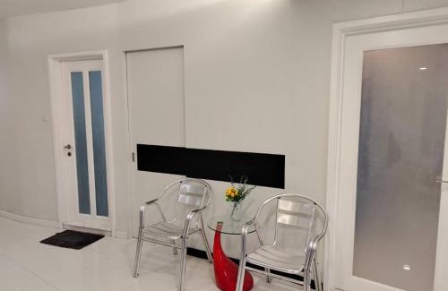Kampung Surabaya Apartment | Riverbank Suites 805