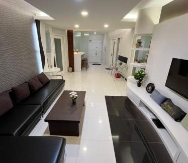 Kampung Surabaya Apartment | Riverbank Suites 805