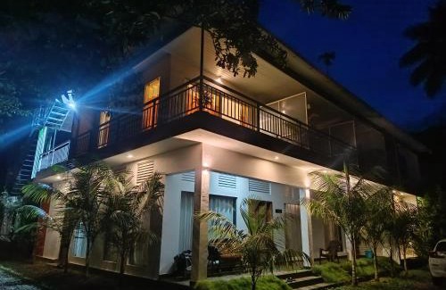 Devikolam House | Riverbench Homestay Munnar, Anaviratty