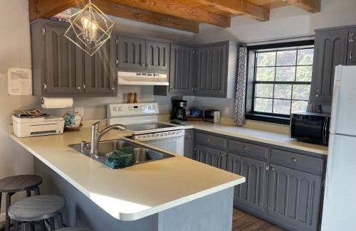 Red River Apartment | Riverbend 8 - Full