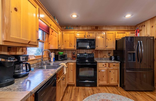 Fleetwood House | Riverbend Retreat - New River frontage, hot tub, pool table!