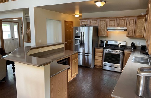 Maryland House | Riverbend waterfront, game room, fire pit, private dock