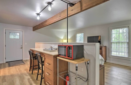 Riverdale Apartment | Riverdale Studio ~ 18 Mi to Downtown Atlanta!