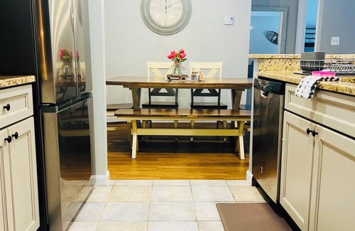North Woodstock Condo | Riverfront 1st FL 2BR/2BA Condo at Deer Park – Mins to Loon, Foliage & Skiing!