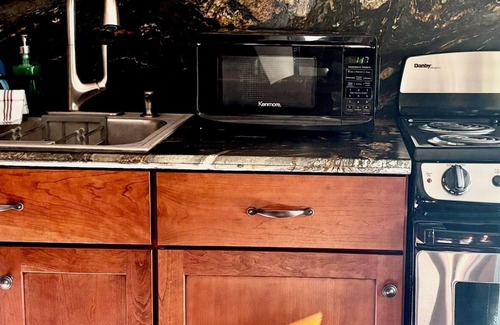 Kernville Apartment | Riverfront 2BR w/Saline Hot Tub, Private Beach & Walkable Kernville
