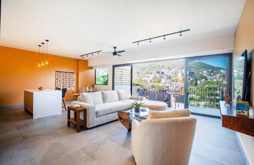 El Caloso House | Riverfront 3BR at Oasis | 2 Pools, Gym & Bar