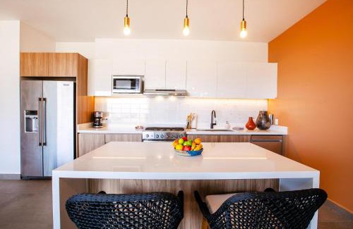 El Caloso House | Riverfront 3BR at Oasis | 2 Pools, Gym & Bar