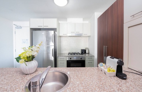 Brisbane Central Business District Apartment | Riverfront Bridge View/CBD Heart/FREE Parking/2BED