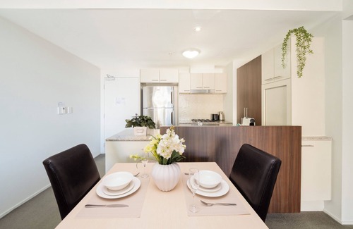 Brisbane Central Business District Apartment | Riverfront Bridge View/CBD Heart/FREE Parking/2BED