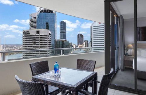 Brisbane Central Business District Apartment | Riverfront Bridge View/CBD Heart/FREE Parking/2BED