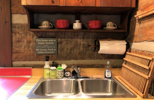 Luray Cabin | Riverfront Cabin! Farm, Kayaks, Trail & Fireplace