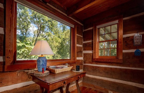 Luray Cabin | Riverfront Cabin! Farm, Kayaks, Trail & Fireplaces