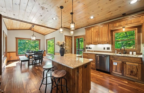 Ellijay Cabin | Riverfront Cabin-Hot Tub-Fire Pit-Arcade-Floats-Mini Golf-Cornhole-Swing Bed