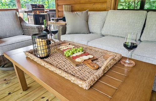 Ellijay Cabin | Riverfront Cabin-Hot Tub-Fire Pit-Arcade-Floats-Mini Golf-Cornhole-Swing Bed