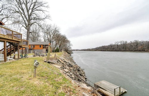 Pella Cottage | Riverfront Cabin Near Dtwn Pella w/Game Room!