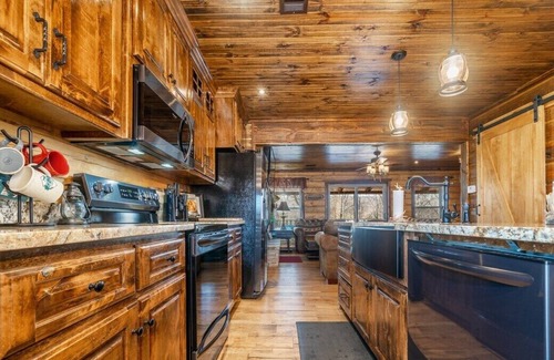 Glenwood Cabin | Riverfront Cabin - private hot tub, arcade game, steps to water
