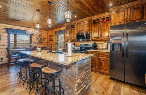 Glenwood Cabin | Riverfront Cabin - private hot tub, arcade game, steps to water
