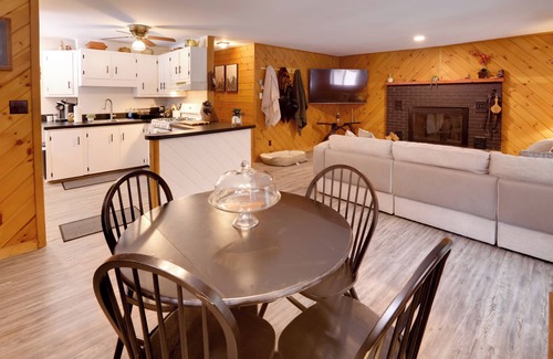Schroon Lake Cabin | Riverfront Cabin w/Yard in Schroon Lake!