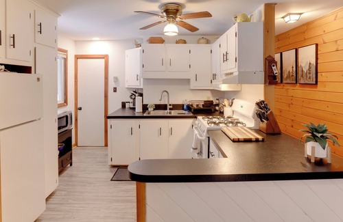 Schroon Lake Cabin | Riverfront Cabin w/Yard in Schroon Lake!