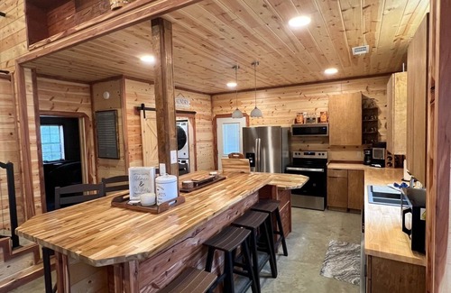 Smithville Cabin | Riverfront Cabin w/Hot Tub. 30 Miles N of Broken Bow Lake. New High speed Wifi
