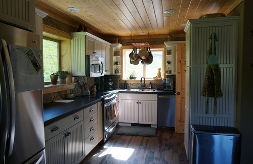 Somerset Cabin | Riverfront cabin with hot tub tucked away in the mountains