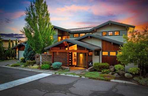 Southern Crossing House | Riverfront Calm/Bend Hot Tub Escape