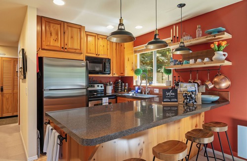 Ardenvoir House | Riverfront Chalet near Lakes, Mountains & Leavenworth!