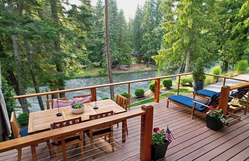 Ardenvoir House | Riverfront Chalet near Lakes, Mountains & Leavenworth!