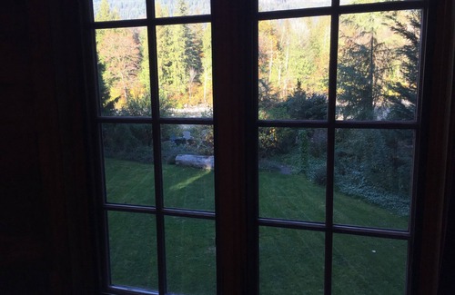 Gold Bar Ski Chalet | Riverfront Chalet with Spectacular View in Cascade Mountains of Stevens Pass