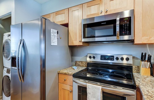 Folly Beach Condo | Riverfront condo with pool, 2 tennis courts, & screened porch - near beach