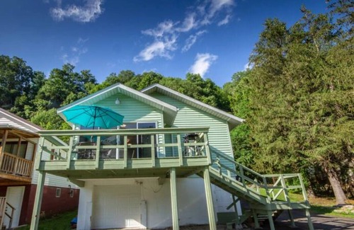 Gauley Bridge Cottage | Riverfront Cottage on the New River Dries