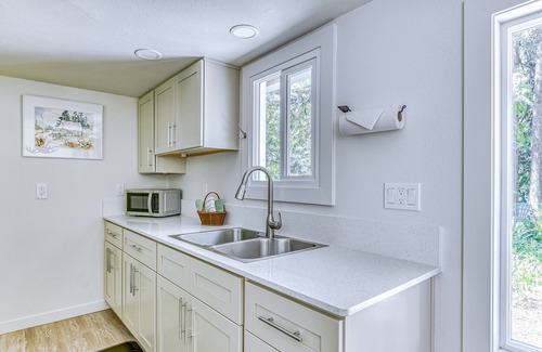 Marmot Cabin | Riverfront Cottage Inspires Serenity on Sandy River