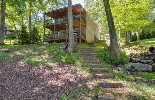 Van Buren County House | Riverfront Cottage Near Rock Island State Park