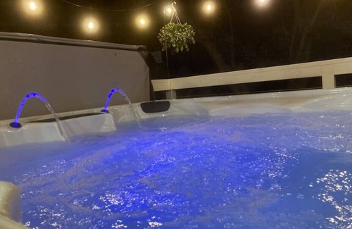 Brookings Cottage | Riverfront Cottage with Hot Tub 1/4 mi from Beach