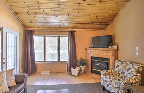 Goodman Condo | Riverfront Crivitz Condo w/ Fireplace & Views