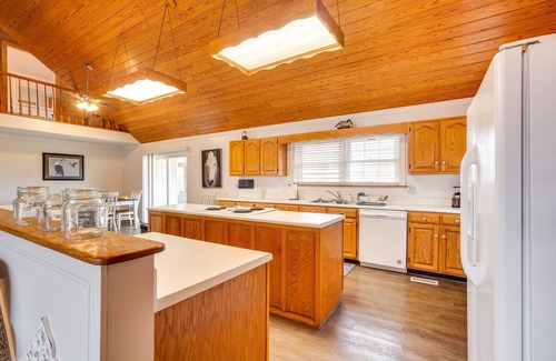 Dayton House | Riverfront Dayton Getaway on 700 Wooded Acres!